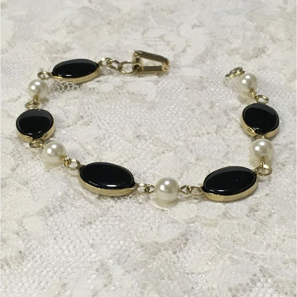 Vintage Bracelet Black Cab Faux Pearl Gold Tone Chain Fold Over Clasp